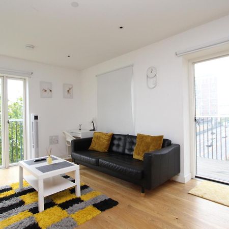 לונדון Spacious & Modern 1 Bedroom Close To Station In E16 מראה חיצוני תמונה