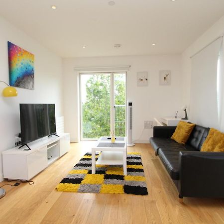 לונדון Spacious & Modern 1 Bedroom Close To Station In E16 מראה חיצוני תמונה