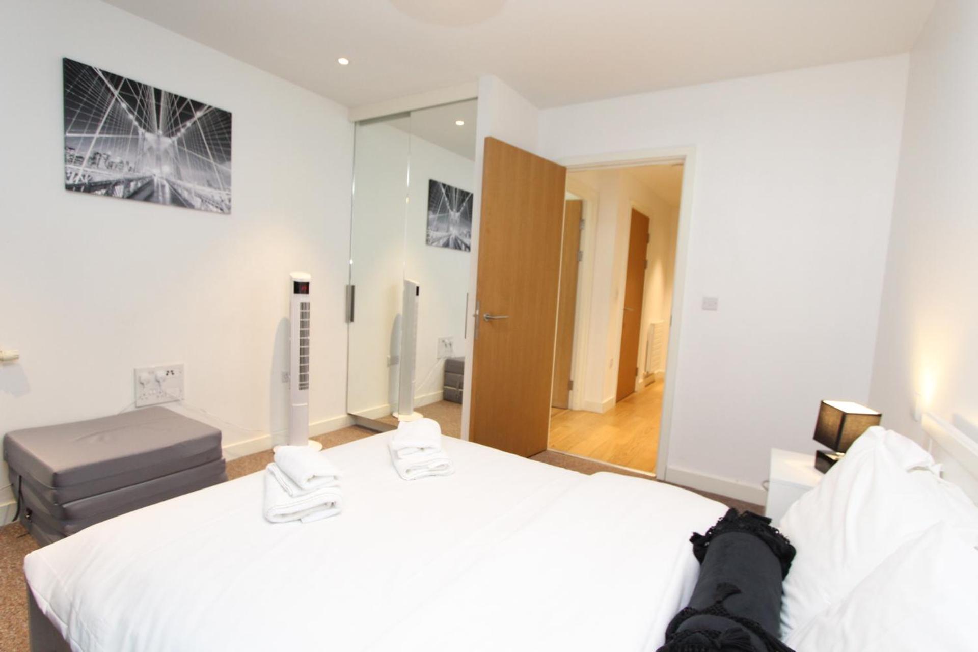 לונדון Spacious & Modern 1 Bedroom Close To Station In E16 מראה חיצוני תמונה